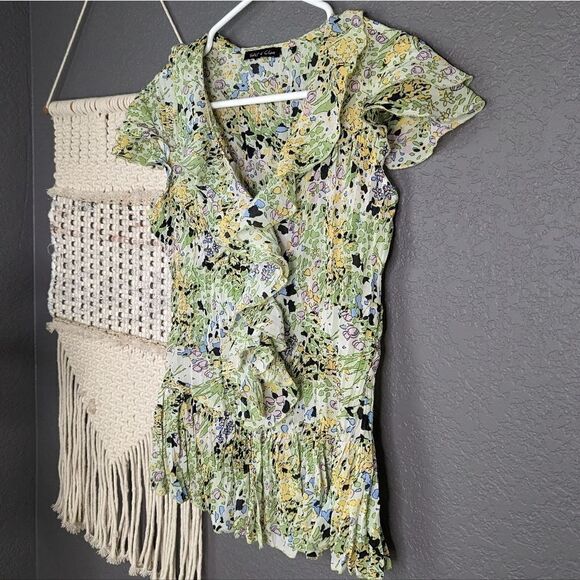 Violet and Claire Floral Blouse - Picture 3 of 11